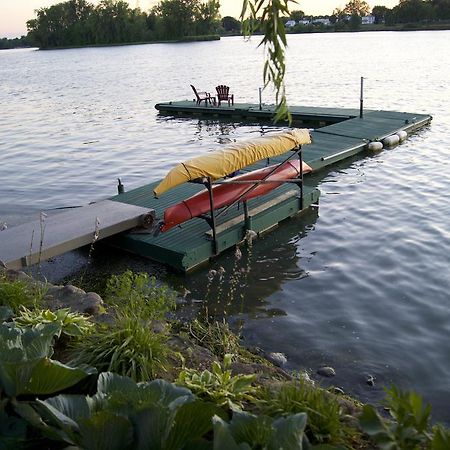 La Belle Aux Berges Acomodação com café da manhã Saint-Denis-sur-Richelieu Exterior foto