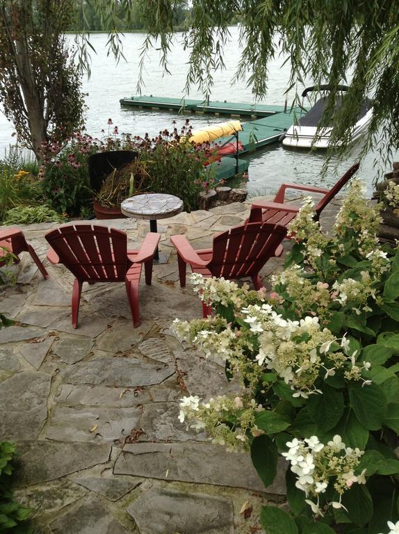 La Belle Aux Berges Acomodação com café da manhã Saint-Denis-sur-Richelieu Exterior foto