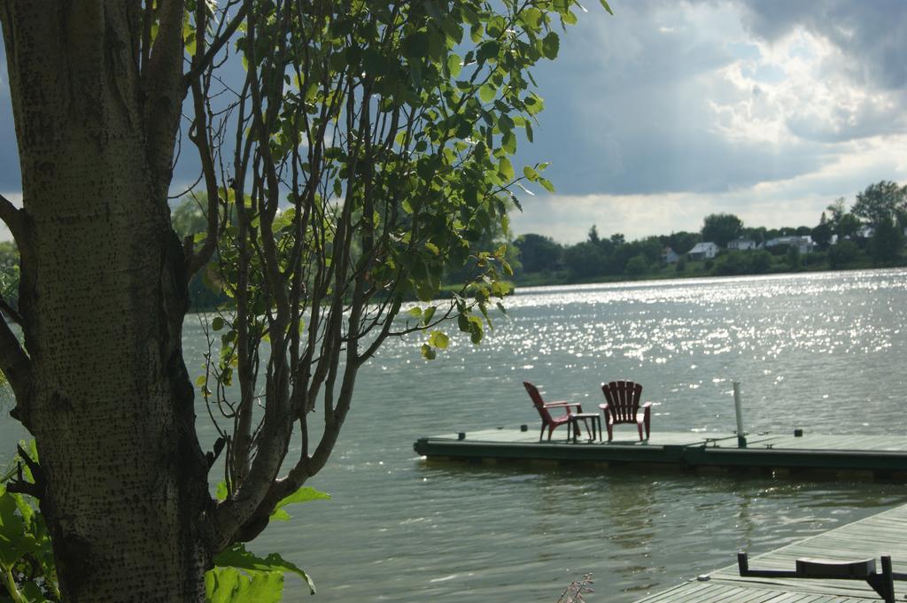 La Belle Aux Berges Acomodação com café da manhã Saint-Denis-sur-Richelieu Exterior foto