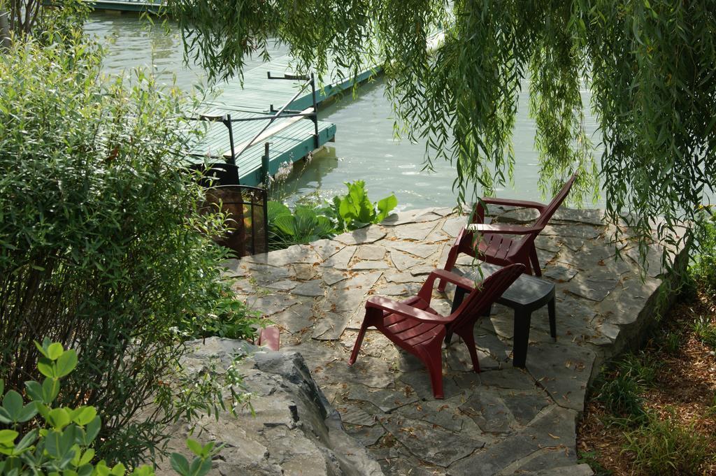 La Belle Aux Berges Acomodação com café da manhã Saint-Denis-sur-Richelieu Exterior foto