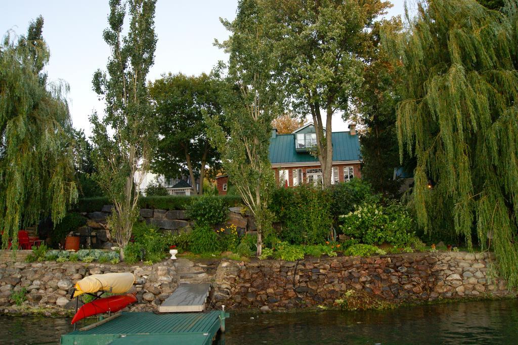 La Belle Aux Berges Acomodação com café da manhã Saint-Denis-sur-Richelieu Exterior foto